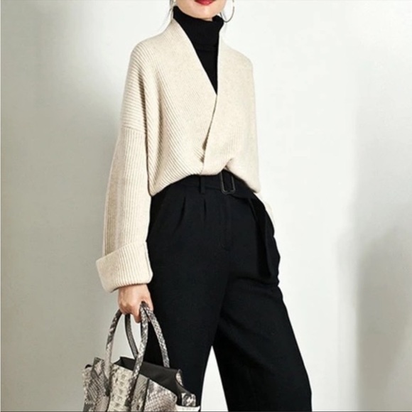 22. Cashmere Pullover Sweater - Picture 9 of 10